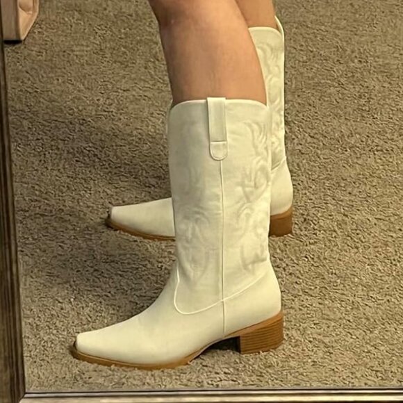 🆕Women White Faux Leather Snip Toe Chunky Block Heel Embroidered Western Boot - Picture 4 of 9